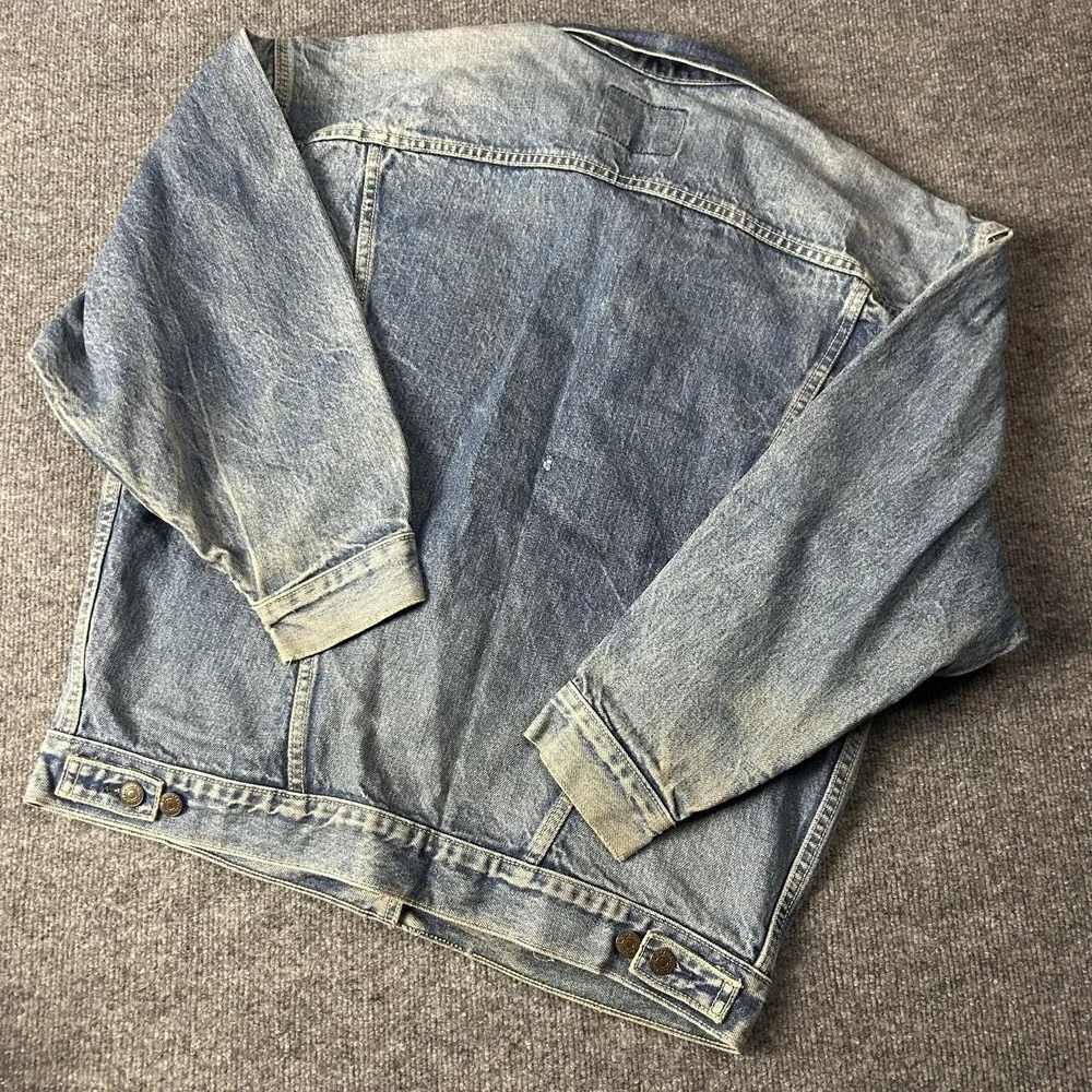 Vintage Levi's Denim Trucker Jacket Mens Large Light Wash Blue Made USA